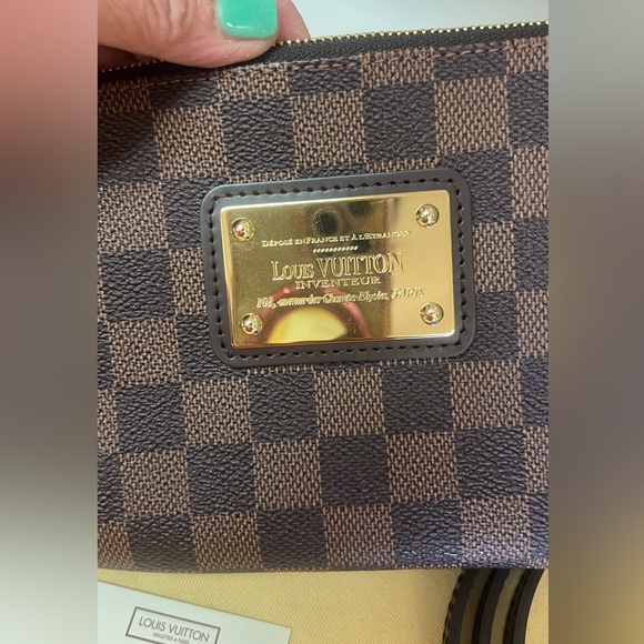 Authentic Louis Vuitton Eva Damier Ebene clutch. Like New Condition! - Picture 3 of 9